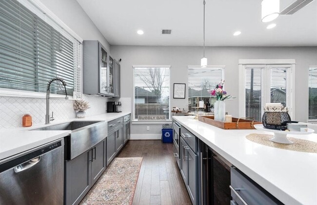 Building Photo - 414 Yale Oaks Ln