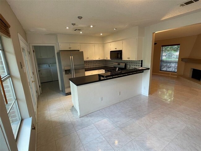 Building Photo - 6307 Shadow Valley Dr