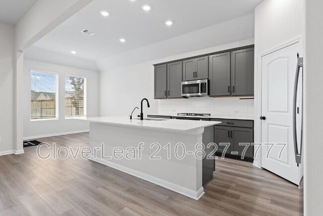 Building Photo - 200 Swinging H Ln