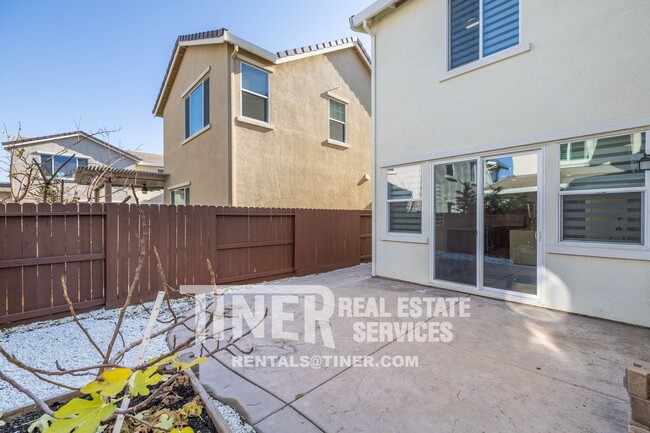 Building Photo - Upscale Elk Grove Home in Gated Community