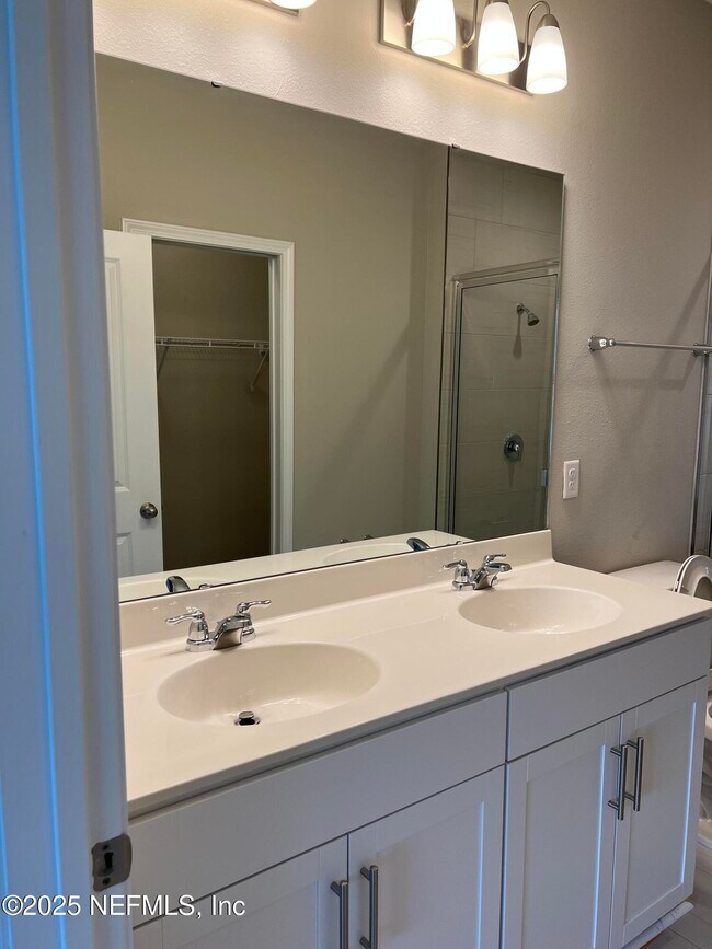 Building Photo - 742 Cherry Elm Dr