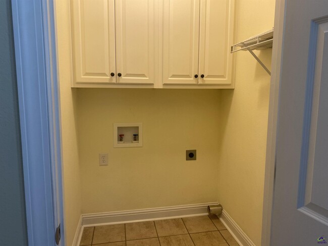 Building Photo - 338 Ivystone Dr