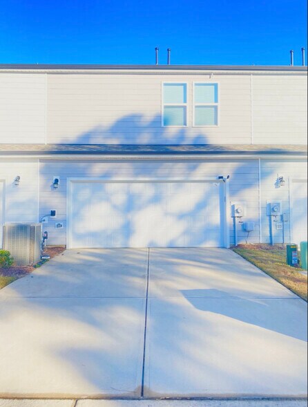 Building Photo - 5612 Preveza Pl