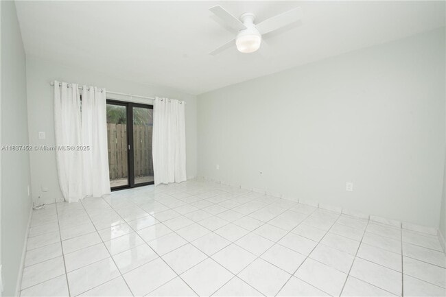Building Photo - 10945 SW 113th Pl