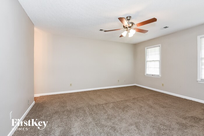 Building Photo - 315 Spindletree Trce