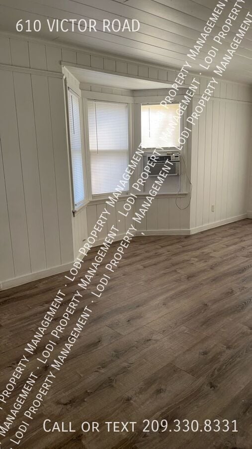 Building Photo - 610 E Victor Rd