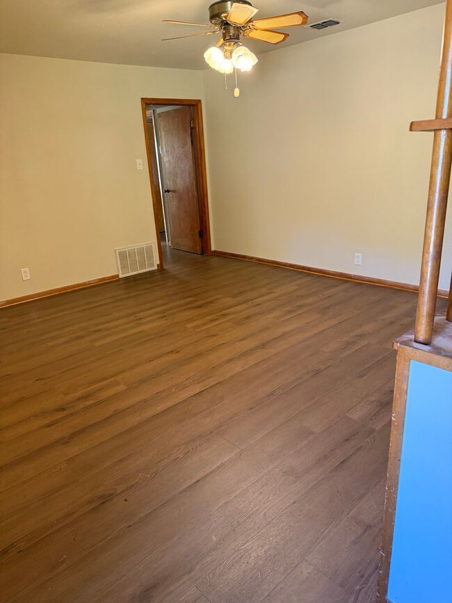 Building Photo - 3 Bedroom 3 Bath on an 1 Acre Landlord does yard