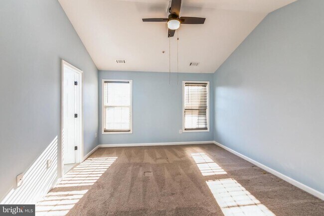 Building Photo - 10329 Bridle Ct