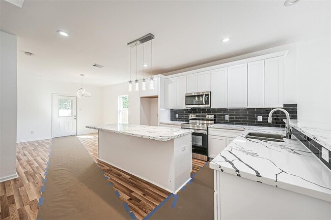 Building Photo - 5317 Chennault Rd