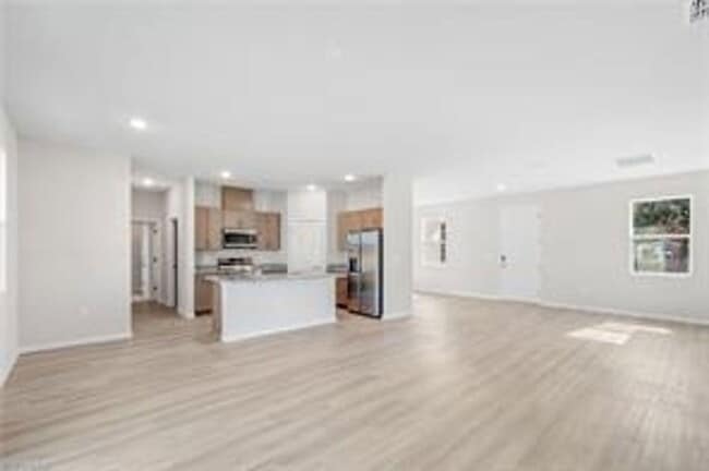 Building Photo - 1112 NE 19th St