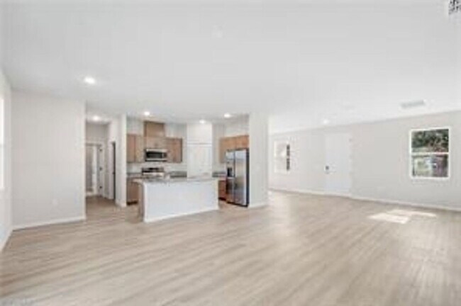 Building Photo - 1719 NE 26th St