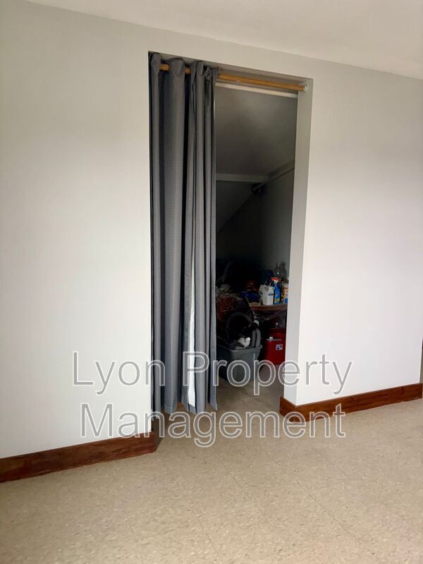 Building Photo - 262 Illinois St