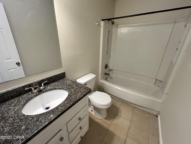 Building Photo - 3914 E 11th St