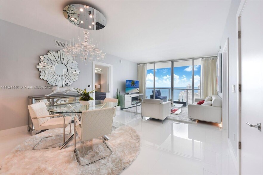 Building Photo - 495 Brickell Ave