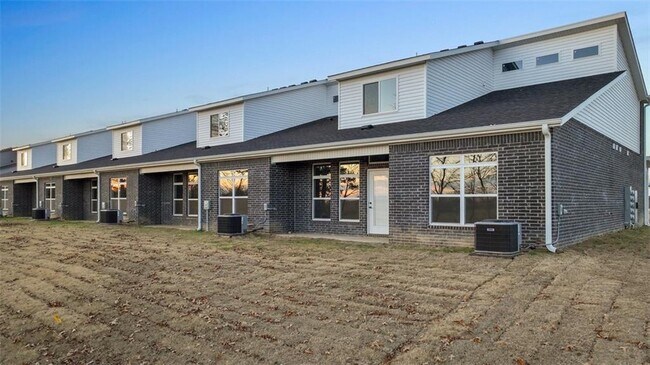 Building Photo - 1861 Lapis Ave