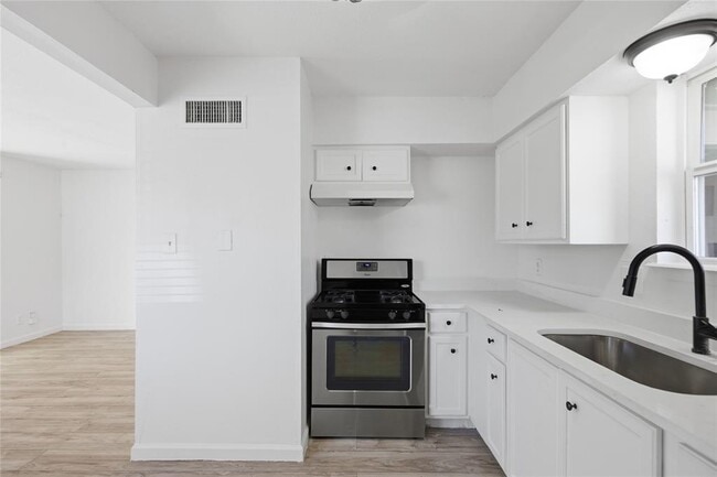 Building Photo - 2705 Windswept Cove