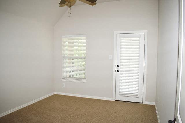 Building Photo - 5140 Chinquapin Dr