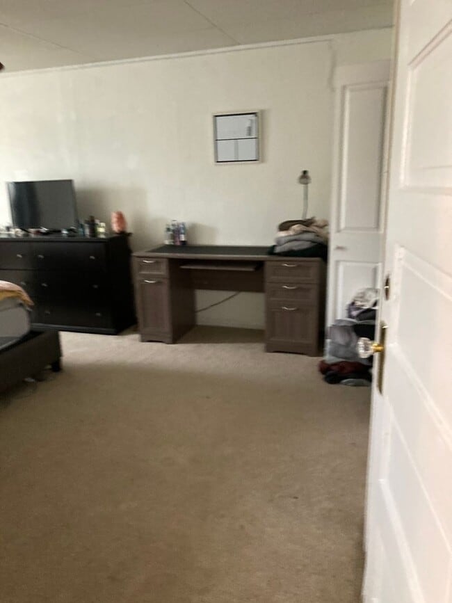 Building Photo - 3+ Bedroom / 2 Bath Single Family Home!