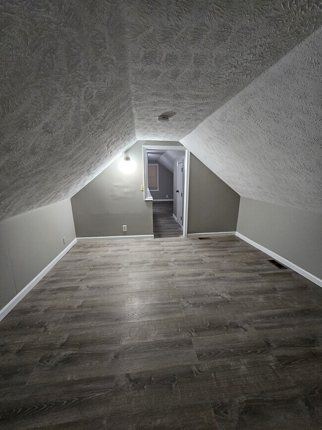 Building Photo - 5604 S 79th St