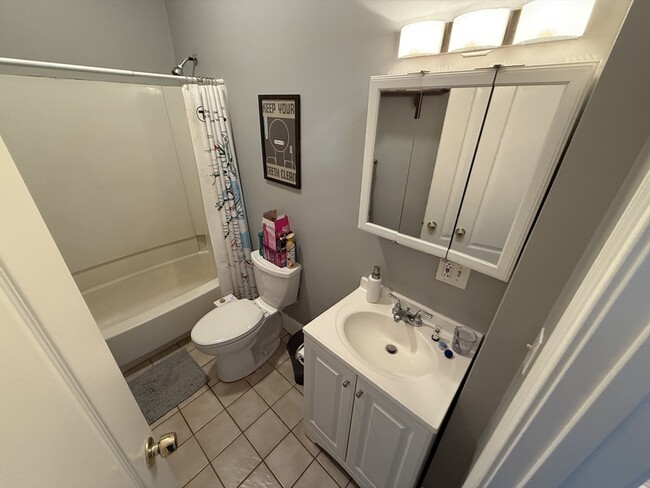 Building Photo - 146 W Fourth St