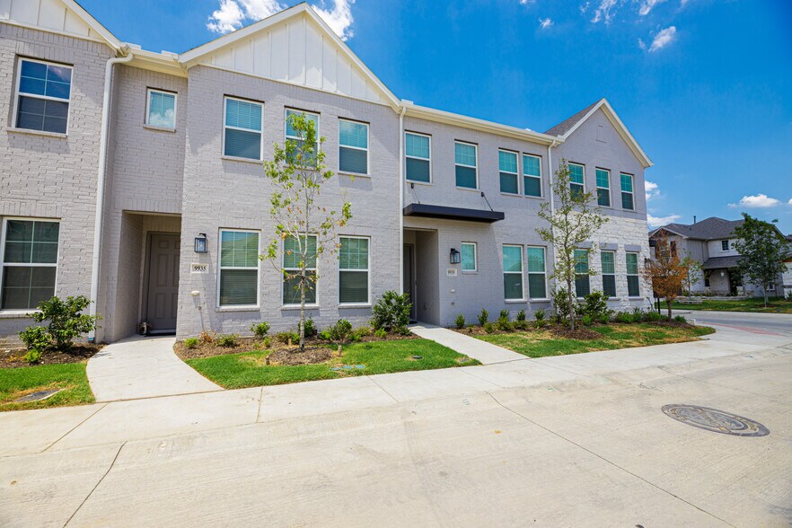 Building Photo - 9939 Schramm St