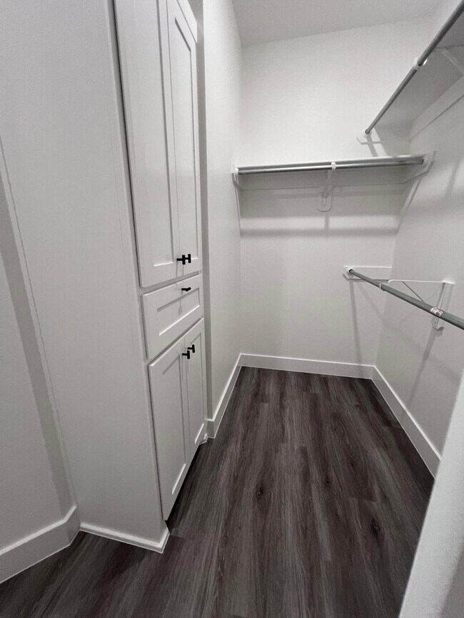 Building Photo - 5807 Viola Ave