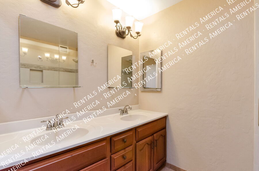 Building Photo - 6861 E Hawthorne Cir