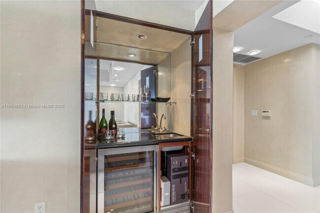 Building Photo - 17875 Collins Ave