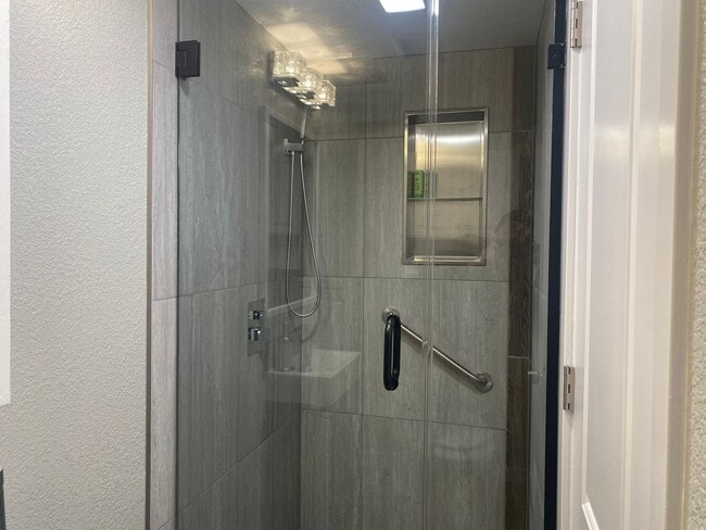 Building Photo - Charming 3BR Condo in Denver