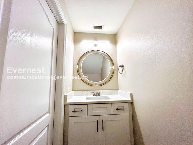 Building Photo - 16351 Swan View Cir