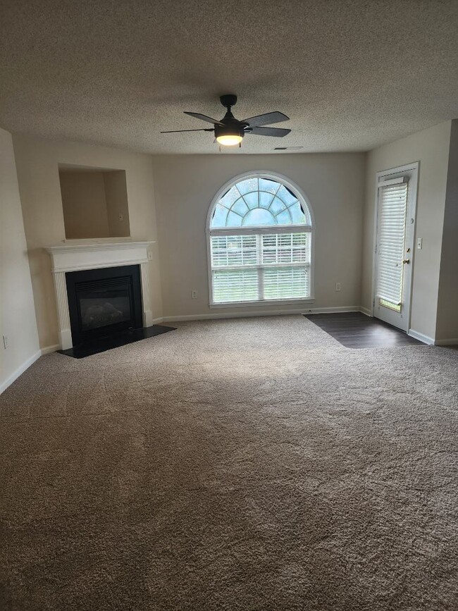 Building Photo - 6105 Hedgecock Cir