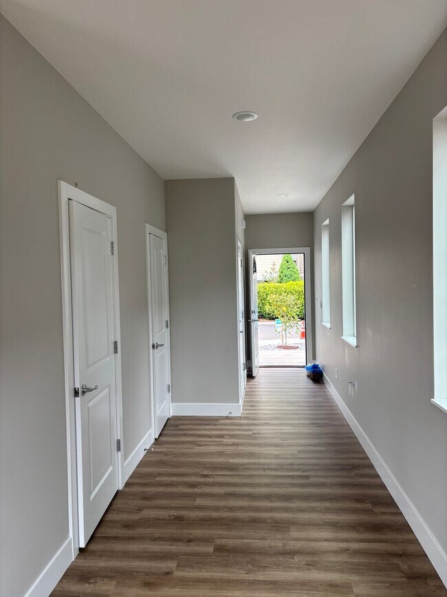 Building Photo - Garrison Square 3 bedroom- Brand New!