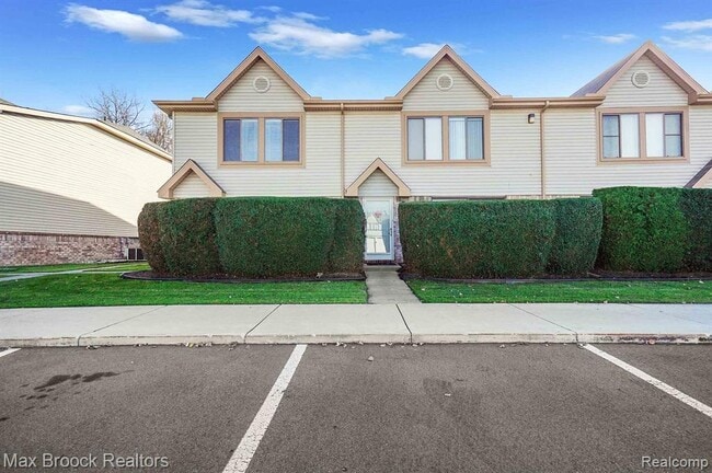 Building Photo - 50406 Bay Run S