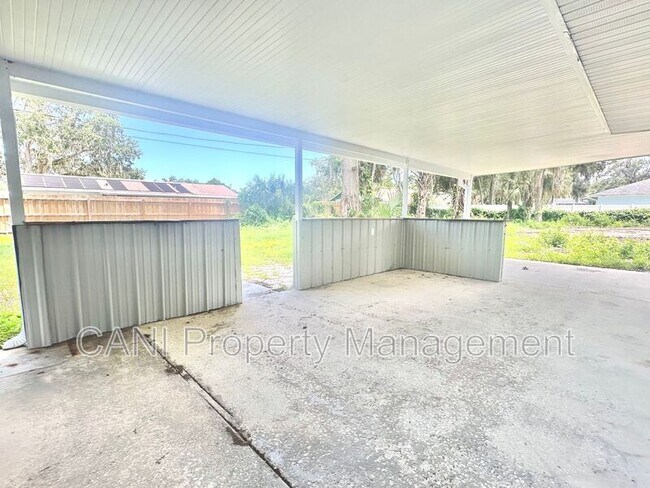 Building Photo - 2517 Royal Palm Dr