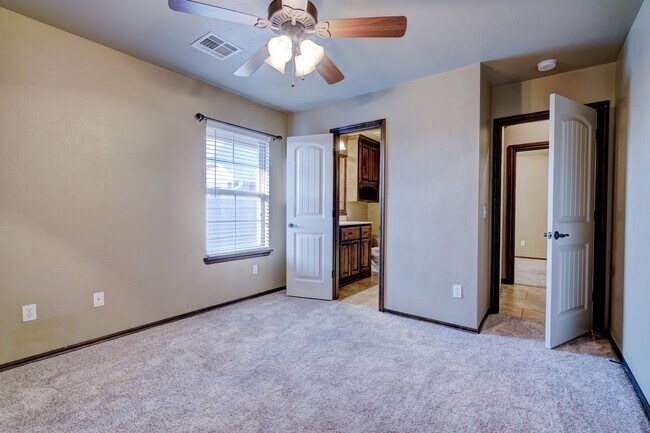 Building Photo - 812 Ryan Rd