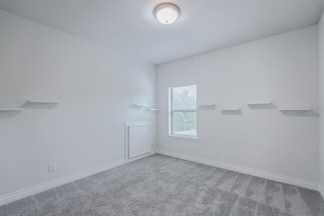 Building Photo - 17010 Harper's Way