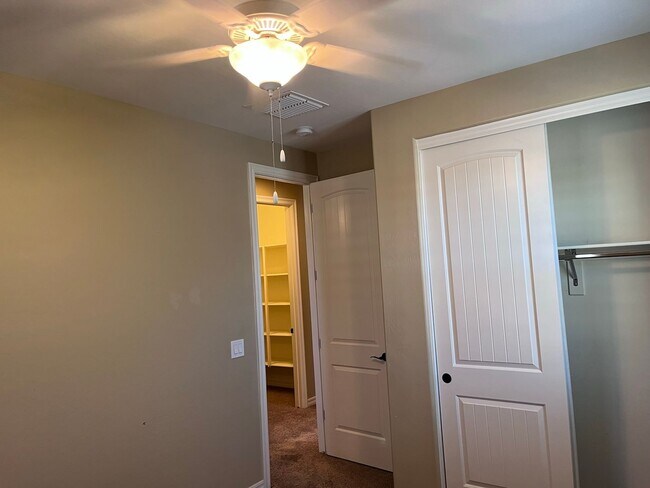 Building Photo - 1046 S Annie Ln