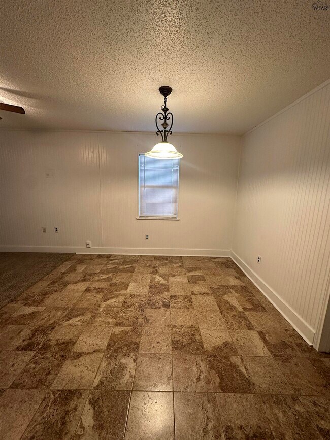 Building Photo - 1622 Longview St