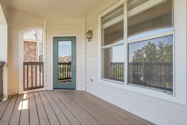 Building Photo - $2,045.00, 2 bed, 1 .5 bath located in Aur...