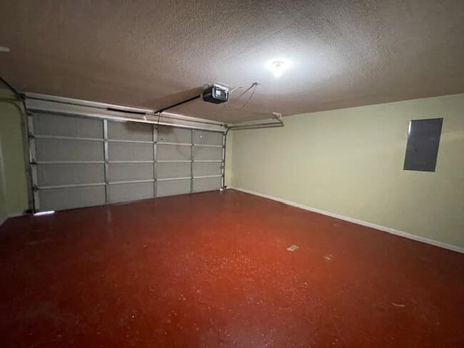 Building Photo - 806 Parkview Cir
