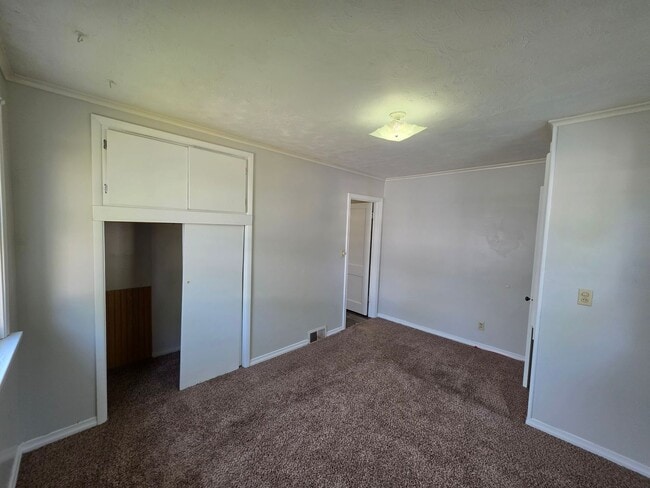 Building Photo - 1021 Dilger Ave