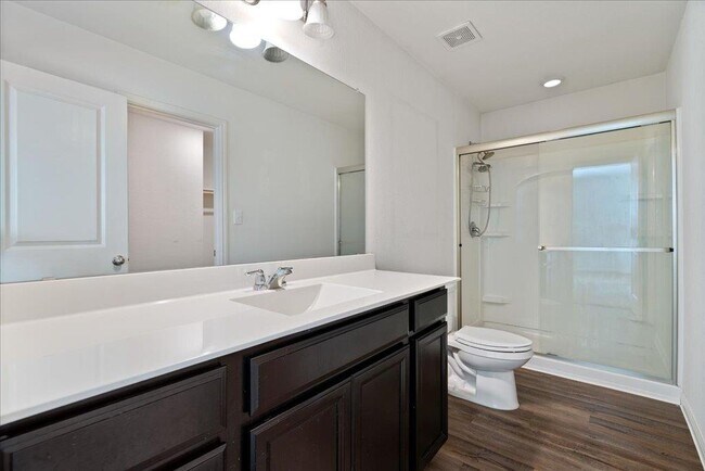 Building Photo - 516 Peony Ct