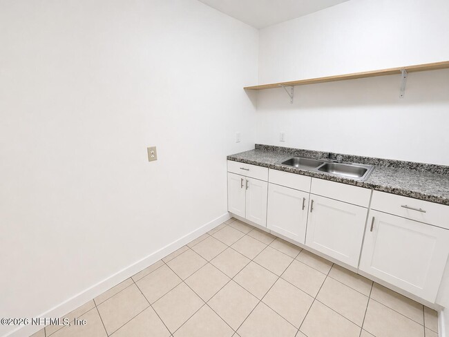 Building Photo - 7104 Ken Knight Dr W