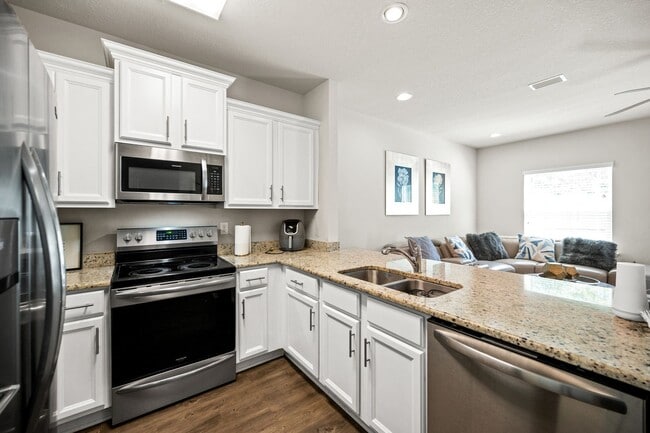 Building Photo - NEW LOW PRICE!!