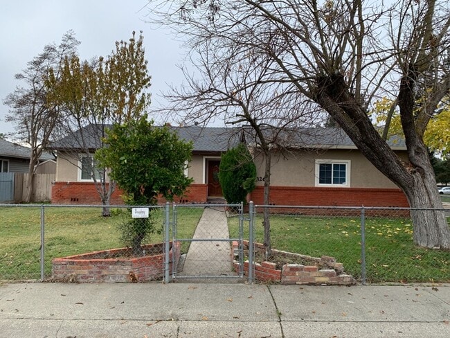 Building Photo - Cozy Three Bedroom, Two Bathroom Home with 2-Car Garage in S. Natomas