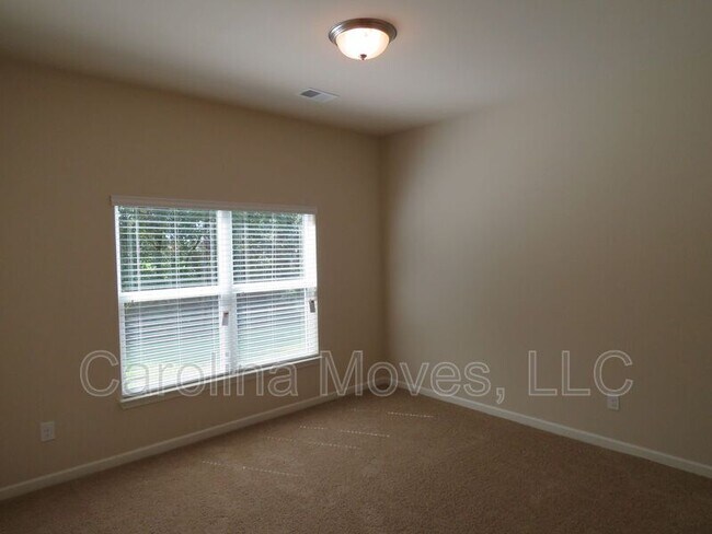 Building Photo - 163 Heatherwood Ln