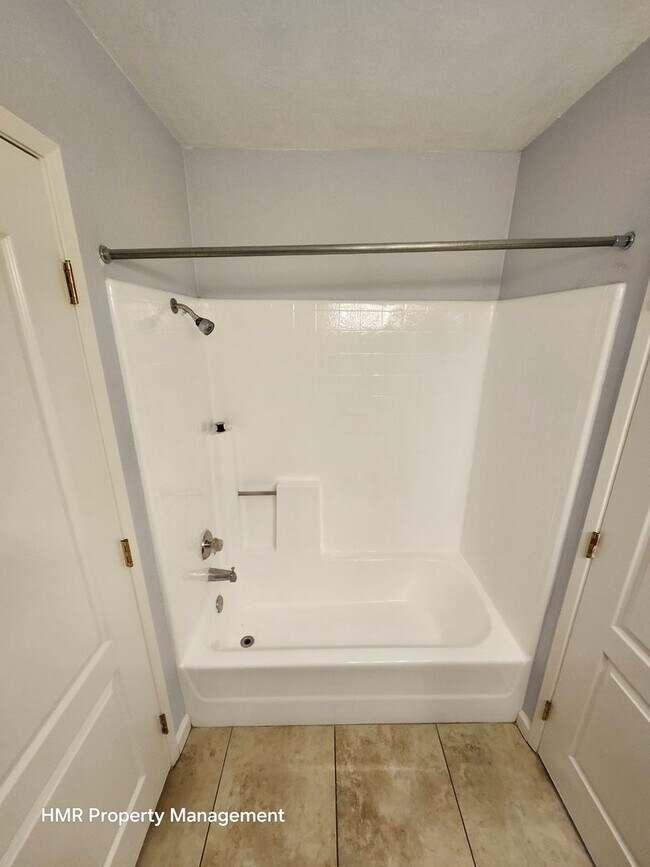 Building Photo - AVAILABLE NOW! Ontario Apt. in a gated community