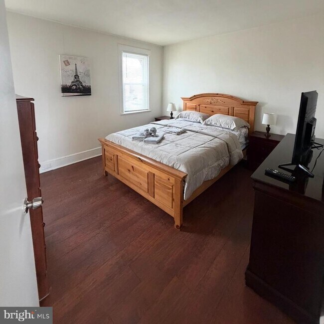 Building Photo - 929 Edgemore Rd