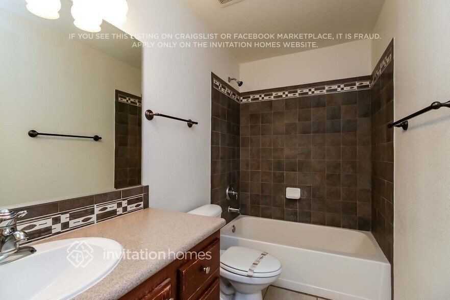 Building Photo - 2412 S Cottonwood Dr