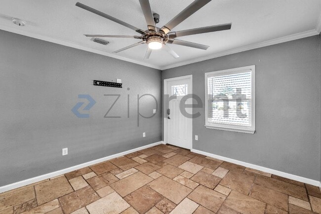 Building Photo - 508 Garden Dr N